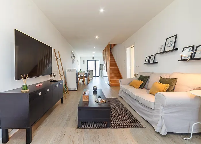 Gafa House - Family Accommodation And Workplace
