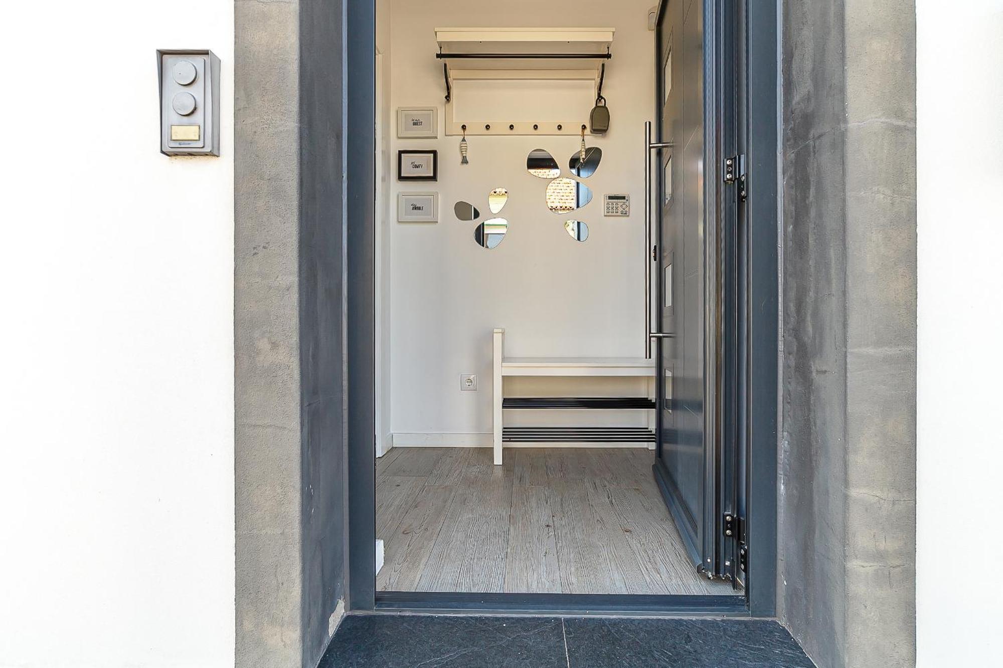 Gafa House - Family And Workplace